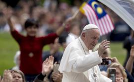  Папа Франциск с папамобила в центъра на София 