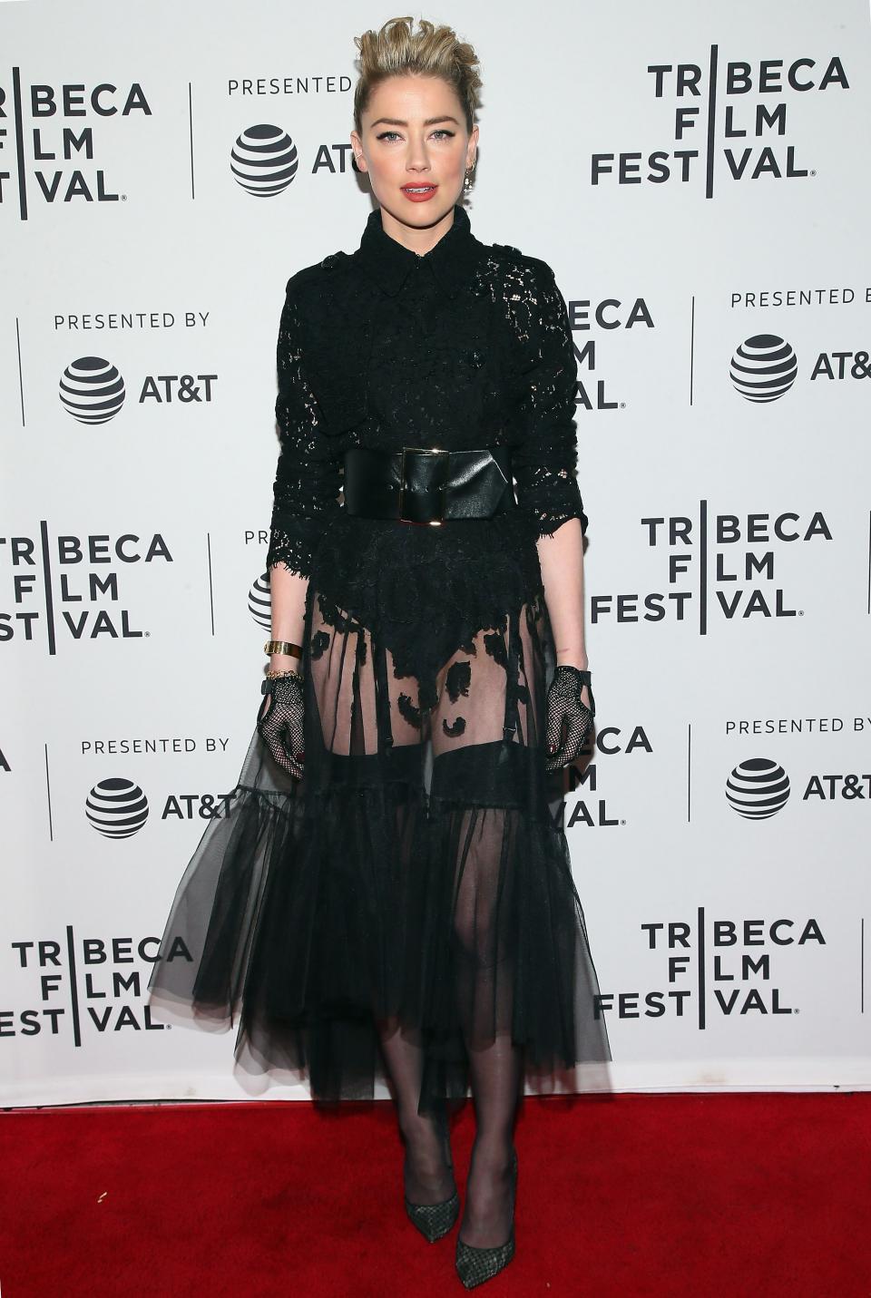  червен килим мода 