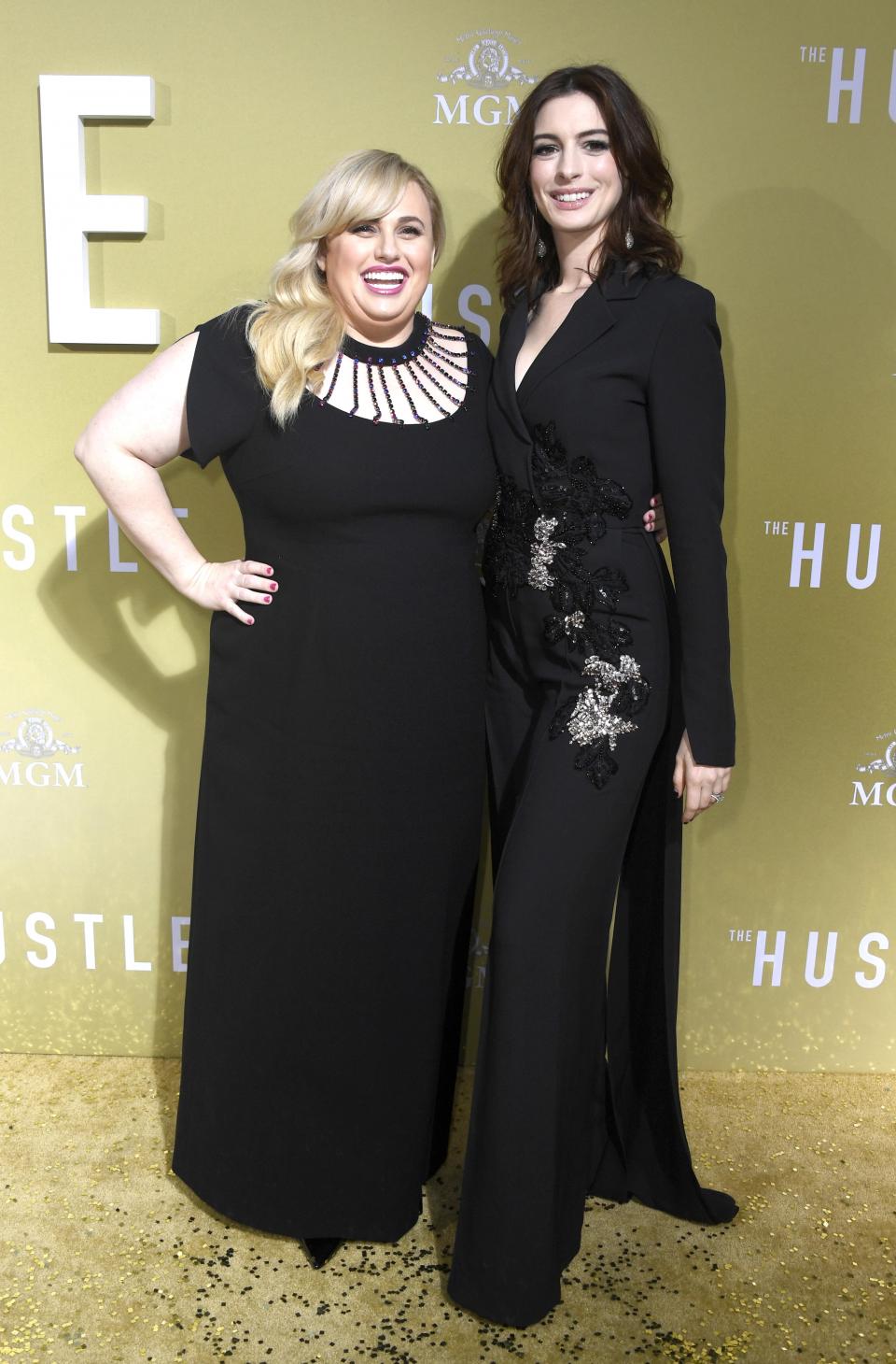  червен килим мода 