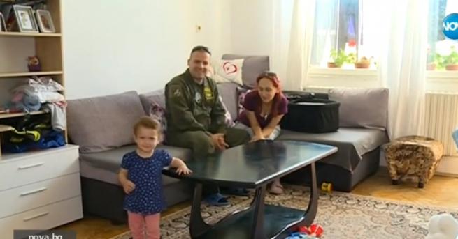 България Военният пилот останал без дом продължава да пази небето