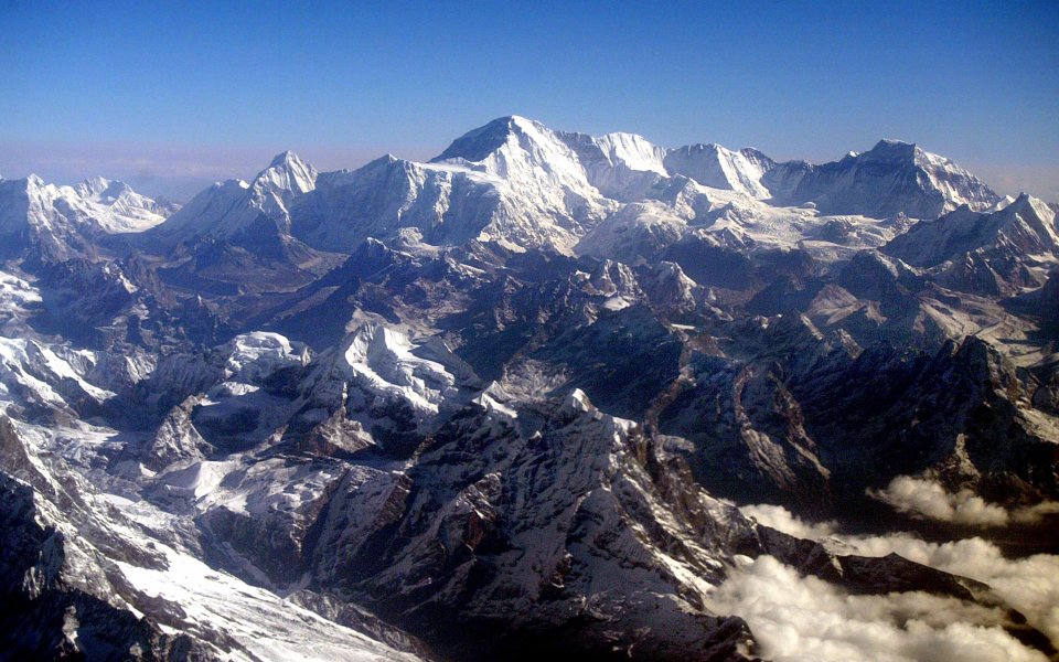 Впечатляващо: Българка се качи на Еверест и Лхотце за два дни