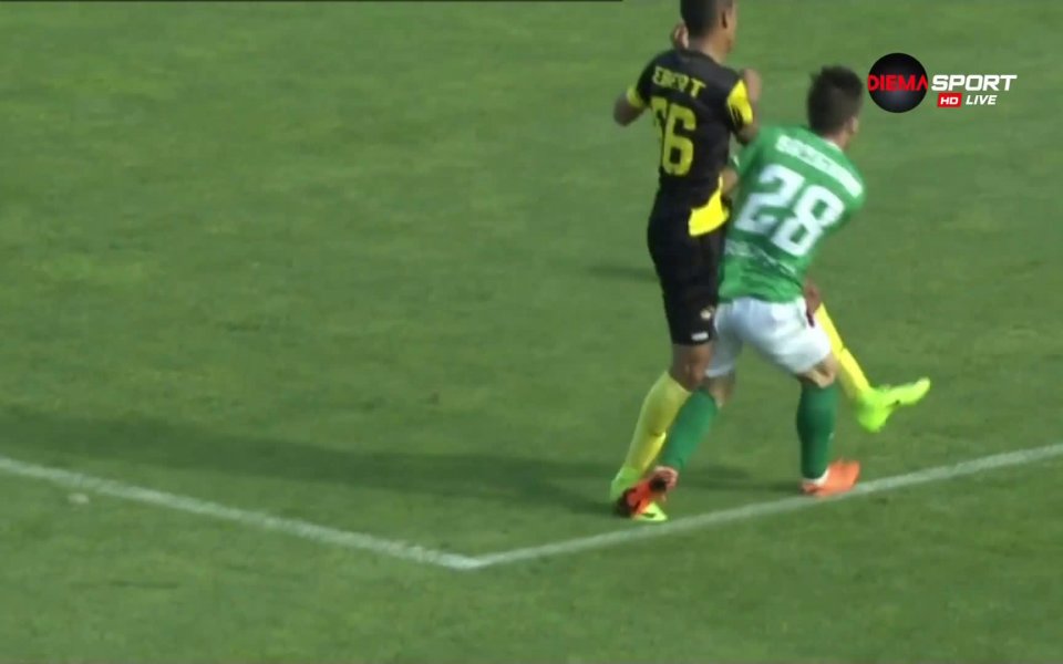 В 34-ата минута на двубоя между Ботев Пд и Берое