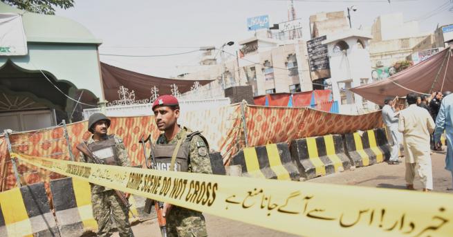 Свят Въоръжени нападнаха хотел в Пакистан Атаката идва само няколко