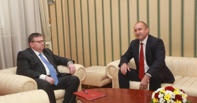 България Радев говори с Цацаров за следващия главен прокурор Цацаров