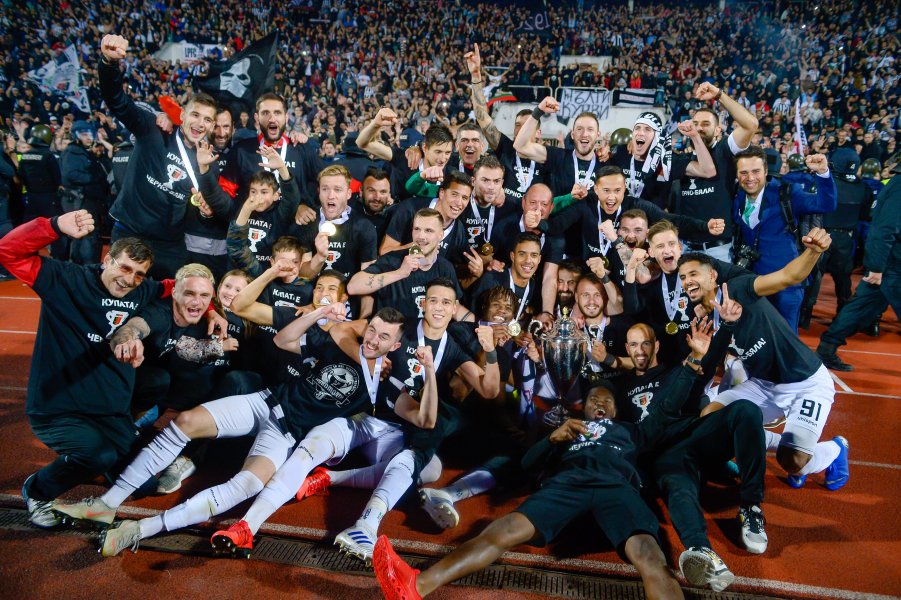 Награждаването на Локомотив Пловдив с Купата на България1