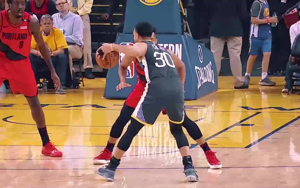 Защитаващият титлата си Голдън Стейт навакса пасив от 17 точки