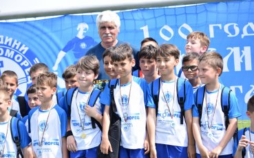 Дузпи излъчиха победител на турнира 100 години Черноморец Училищният турнир