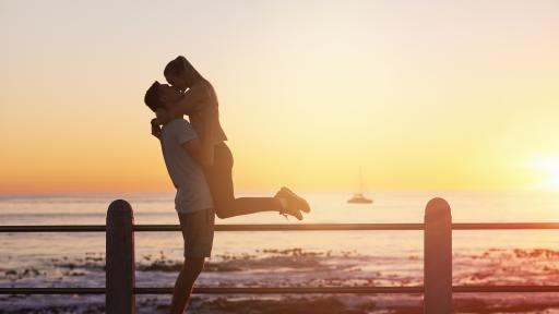  <p>10 песни, с които <strong>да свалиш момиче</strong></p> 