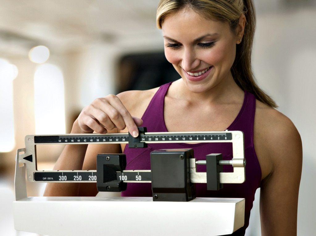 <p>И обратно, това също може да помогне на хората да отслабнат. Според проучване от 2010 г., безглутенова диета е помогнала на възрастните, които са били наскоро диагностицирани с целиакия, да нормализират теглото си. По-конкретно, тези с наднормено тегло са свалили килограми, докато тези с поднормено тегло са добавили килограми.</p>
