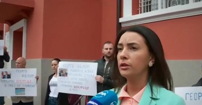 България В Божурище протестират, искат си кмета Градоначалникът беше арестуван