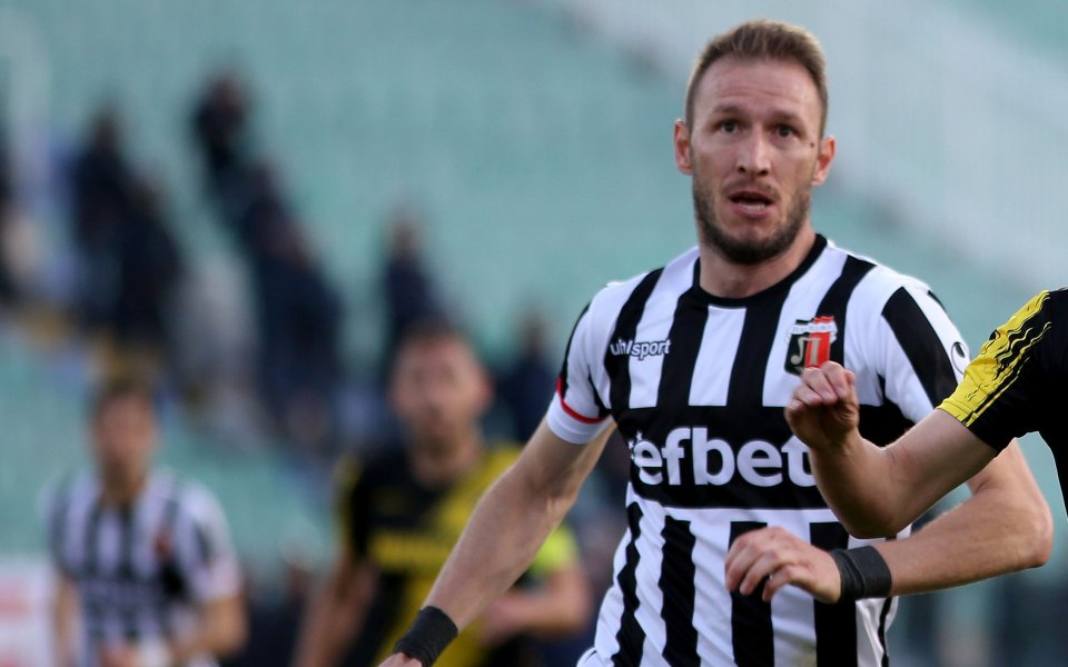 Димитър Везалов и Янко Ангелов са първите трансфери в отбора