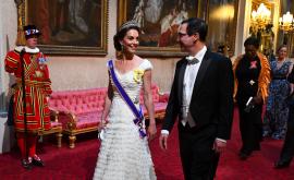  Кейт и Мелания на фешън двубой по време на вечеря (СНИМКИ) 