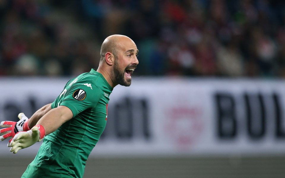 Вратарят на Милан Хосе Антонио Рейна няма проблеми да се