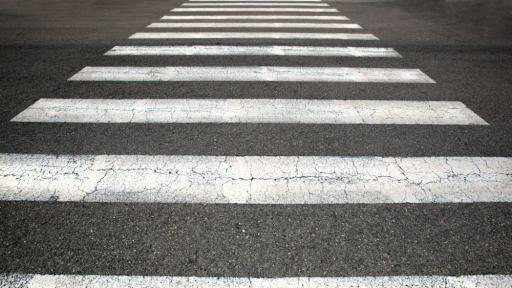  Мъж блъсна стара жена на пешеходна пътека и се укри 