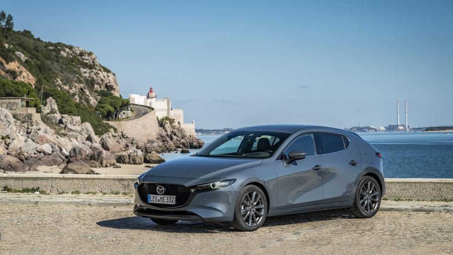 Mazda вярва в ДВГ, но догодина вади и първия си е-автомобил