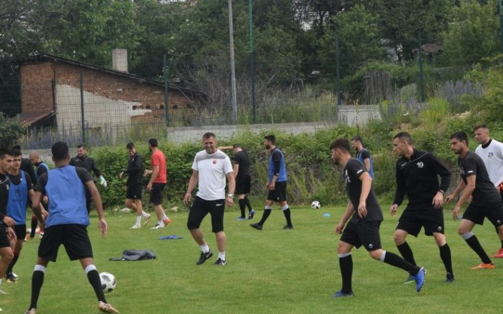 Локо Пд с първа тренировка в Самоков