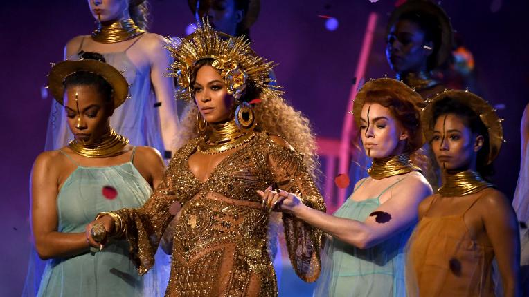  Най-абсурдните каузи, завеждани против звезди 