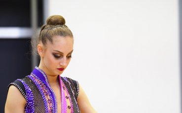 Българската националка по художествена гимнастика Боряна Калейн събра целия отбор
