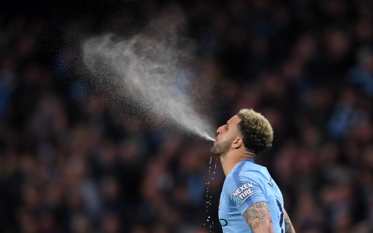 Бранител удължава престоя си в Манчестър Сити още повече