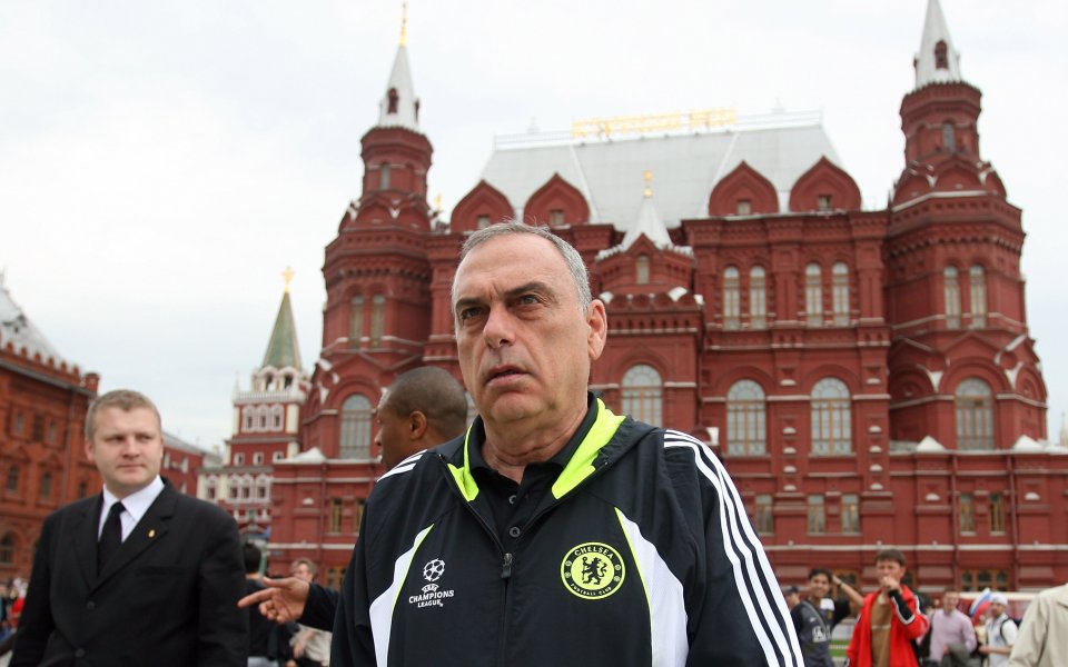 Бившият мениджър на Челси и Уест Хям Аврам Грант беше