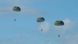  Кой е военният, умрял при скок с парашут край Пловдив 