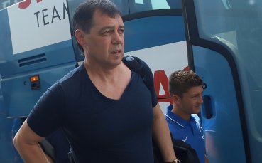 Левски плати заплатите на Хубчев, преговорите продължават