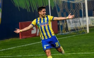 Очакваният в Левски аржентински плеймейкър Франко Мазурек трябва днес да