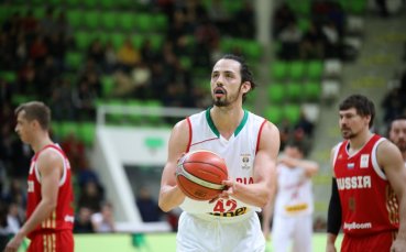 Американският баскетболист с български паспорт Джейсън Уошбърн отново ще играе в Япония