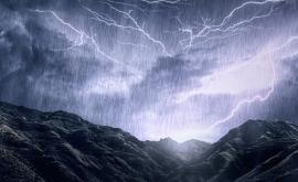  <p><strong>Оранжев и жълт код</strong> за дъжд, по кое време стопира да вали</p> 