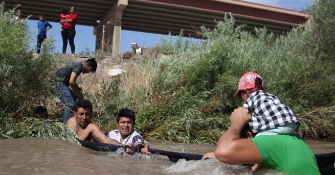 Свят Те тръгват готови доброволно да се предадат Докато търсят