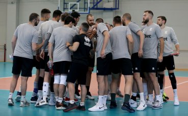 Националният ни отбор по волейбол излиза срещу САЩ в първия