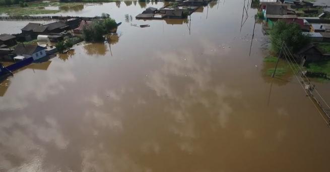 Свят Страшни наводнения в Русия жертви и изчезнали Дъждовете наводниха