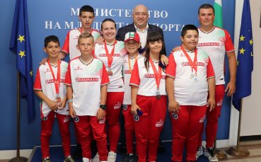Министърът на младежта и спорта Красен Кралев награди с почетни