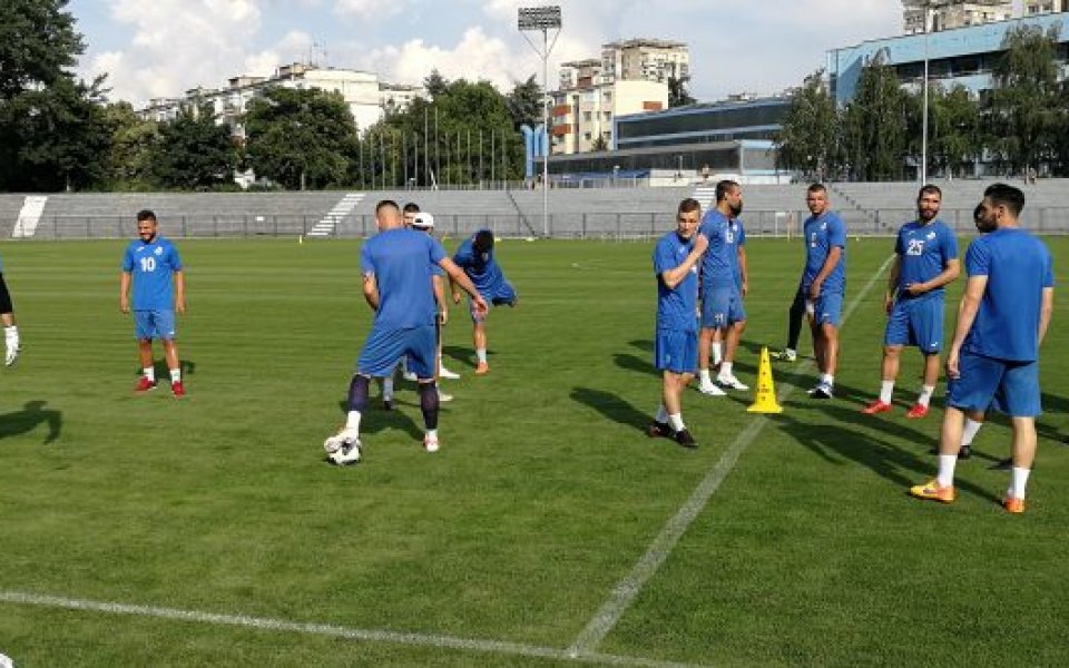 Дунав представя отбора в сряда преди контролата с Академика