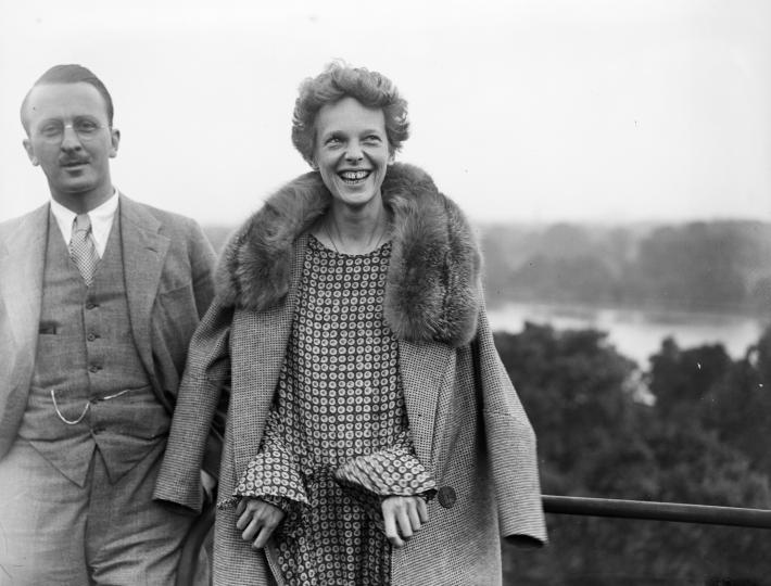 <p>20 юни 1928 г. Заедно с капитан Райли на покрива на хотел три дни след като Амелия Еърхарт става първата жена, която прелита над Атлантическия океан - от Нюфаундленд до Уелс.</p>
