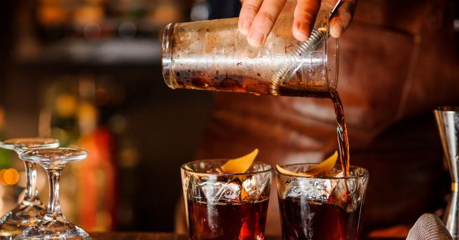 България Проверка Разреден и фалшив алкохол в заведенията Само за