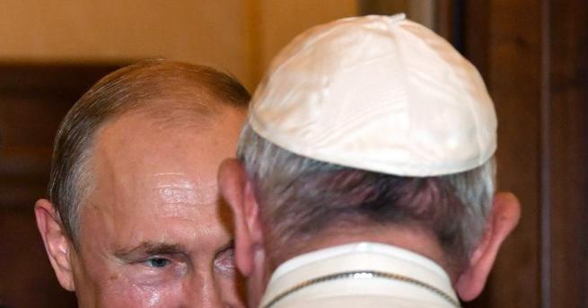 България Путин закъсня с 50 мин за срещата с папата
