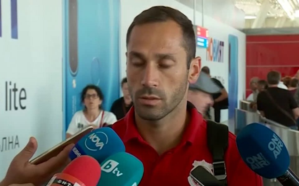 Бранителят на ЦСКА Петър Занев коментира при пристигането на "червените"