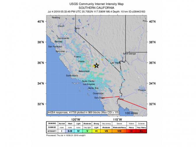  В четвъртък земетресение с магнитуд 6,4 беше записано в Южна Калифорния покрай град Риджкрест, на към 175 км североизточно от Лос Анджелис, на дълбочина от 9 км, заяви Геофизичният институт на Съединени американски щати. То се счита за най-голямото в Южна Калифорния след земетресението с... 