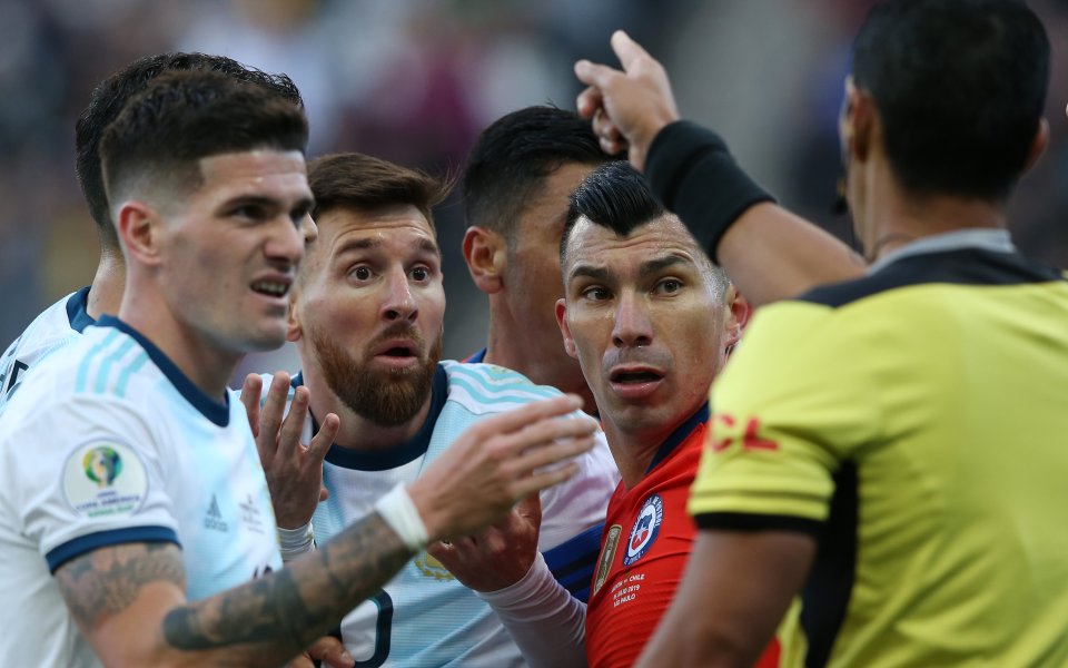 Отборът на Аржентина победи с 2:1 тима на Чили в