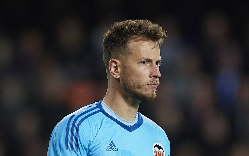 Барселона официално представи своя нов вратар Норберто Нето. Бразилецът беше