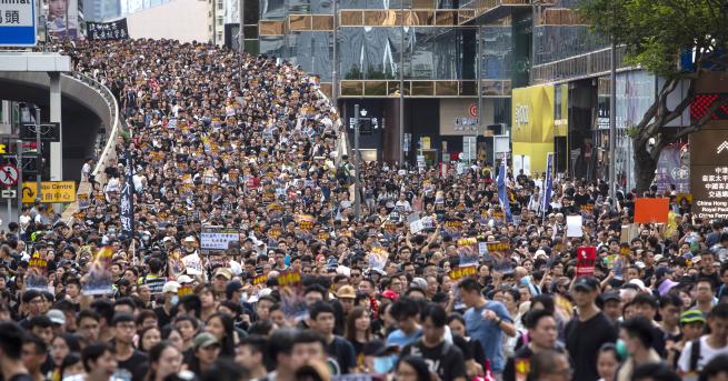 Свят Победа за протестиращите в Хонконг, законопроектът за екстрадицията е