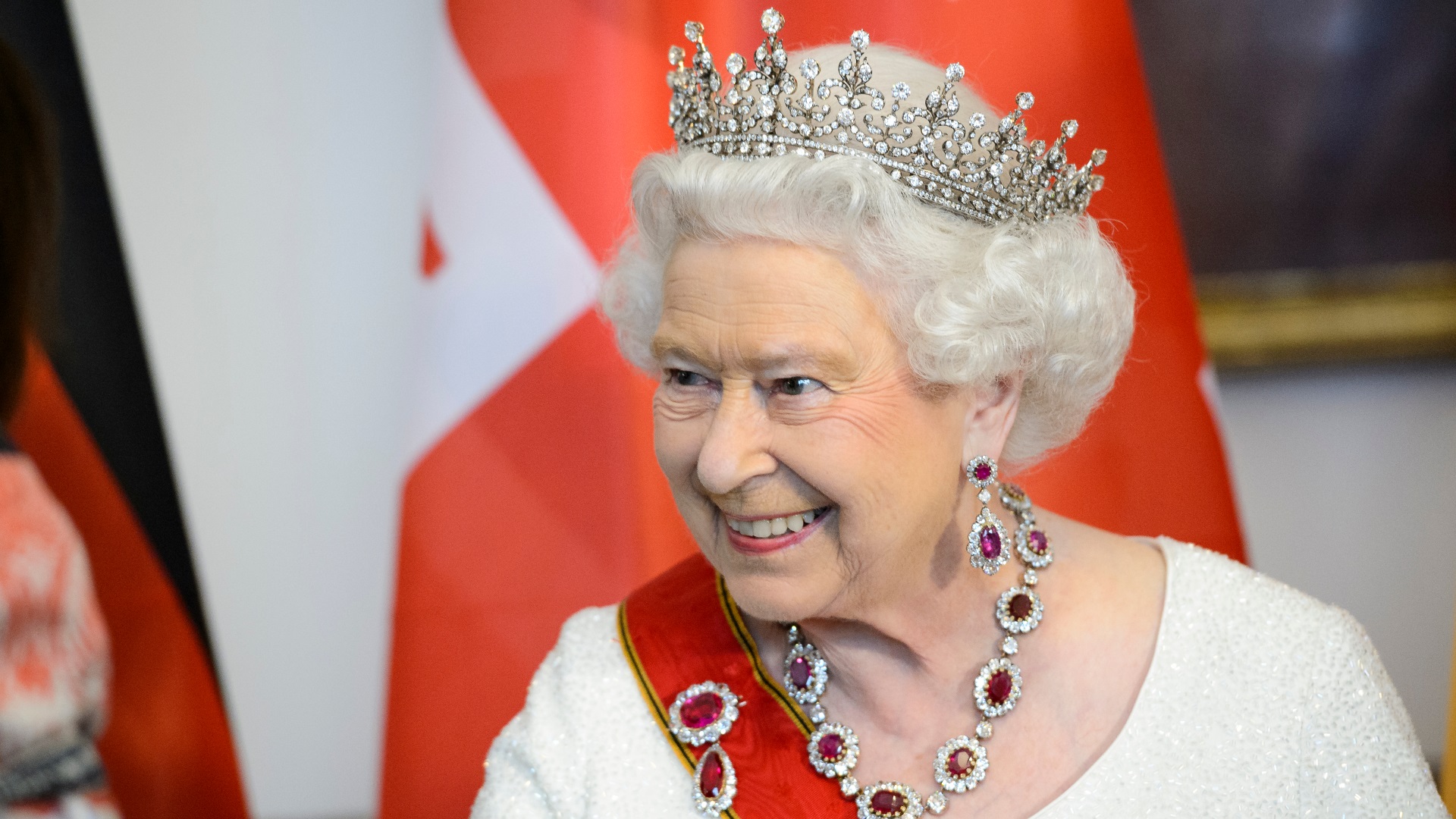 <p><strong>Кралица Елизабет II става на 95 години</strong></p>

<p>Кралицата на Великобритания вече е най-дълго царувалият монарх в света, а през 2021 г. ще стане на цели 95 години. Рожденият ѝ ден е на 21 април и със сигурност ще бъде отбелязан от поданиците ѝ.</p>