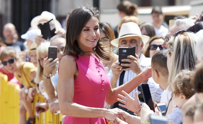  Кралица Летисия притегли внимание с роклята си 