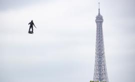  Парад и сълзотворен газ на националния празник във Франция 