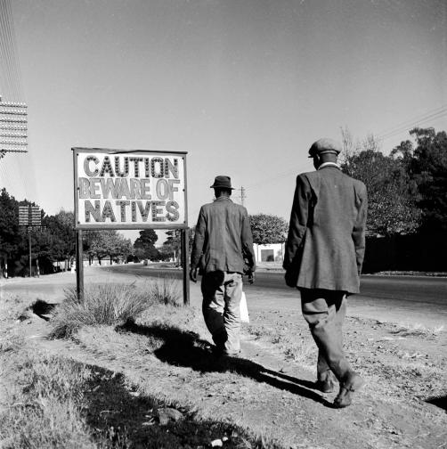  <br> Често срещан знак в Йоханесбург, 1956 година <br> 