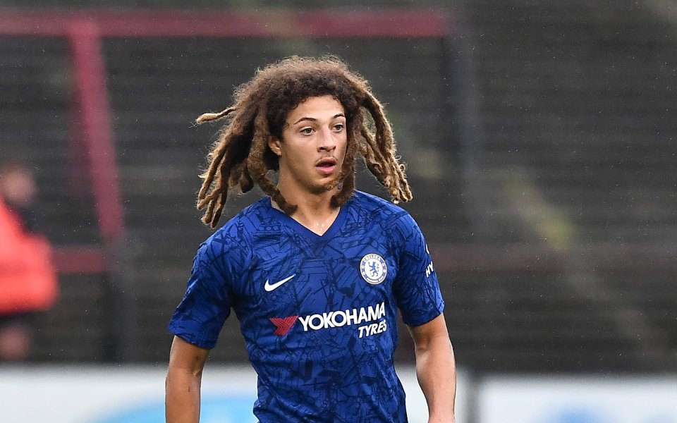 Защитникът Итън Ампаду в следващите часове трябва да финализира трансфера