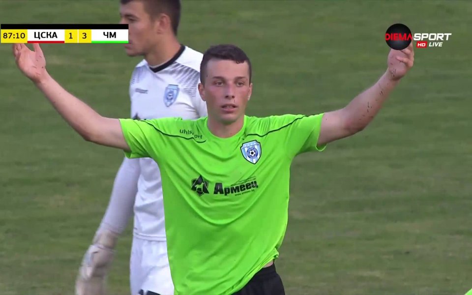 Виктор Попов от Черно море получи червен картон в двубоя