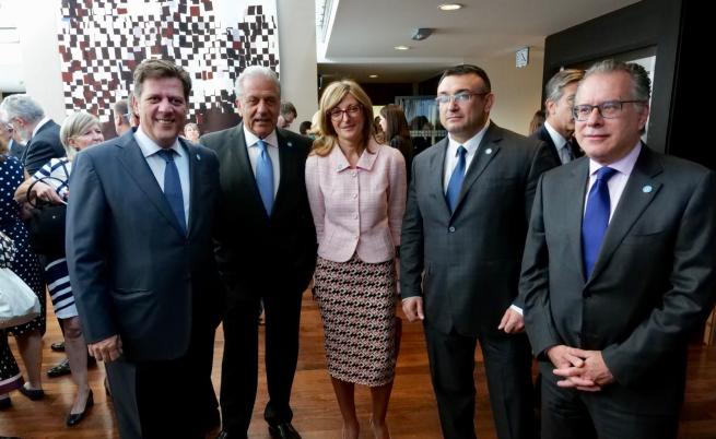  Вицепремиерът и министър на външните работи Екатерина Захариева и министърът на вътрешните работи Младен Маринов участваха в неофициална среща на външните и вътрешните министри от Европейски Съюз и Шенген в Париж, отдадена на настоящите проблеми на миграцията в Средиземноморието. 