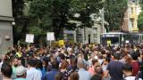  Протести за и срещу Гешев, замеряха Висш съдебен съвет с яйца 